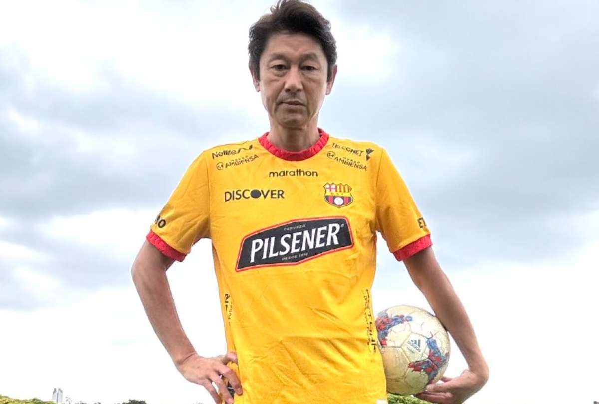 Hiroshi Tokoro luci&oacute; la camiseta del cuadro canario en sus redes sociales
