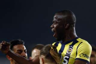 Enner Valencia no fue convocado por el Fenerbahce por presentar s&iacute;ntomas de covid-19