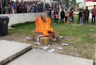 Chiapas-M&eacute;xico: Quemaron libros porque estaban en contra de sus costumbres