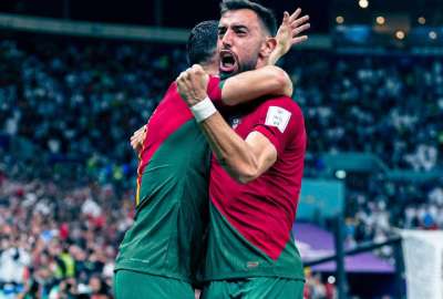 Bruno Fernandes marc&oacute; los dos goles de Portugal en el triunfo sobre los charr&uacute;as.