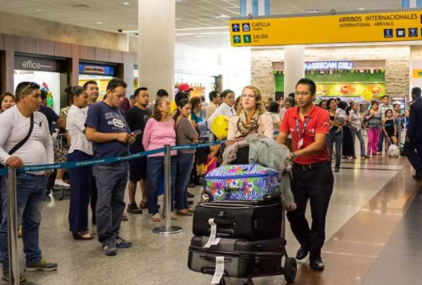 Ministerio de Turismo confirma incremento de personal en migraci&oacute;n para atender a usuarios