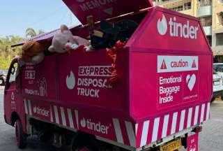 Tinder lanza cami&oacute;n para desechar los regalos de tu ex&nbsp;