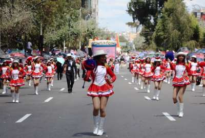 Por Fiestas de Quito se desarroll&oacute; los Desfiles de la Confraternidad en el norte y sur de la capital. 