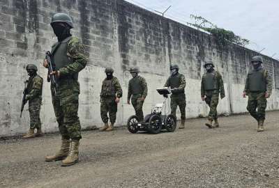 Militares usan equipos tecnol&oacute;gicos para detectar t&uacute;neles o caletas en c&aacute;rceles.