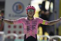 ¡Lo hizo! La 'Locomotora del Carchi' consigue la victoria en la etapa 17 del Tour de Francia.