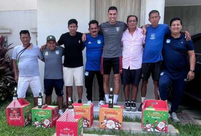 Le&oacute;n comparti&oacute; con los colaboradores de Emelec