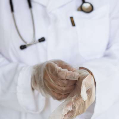 M&eacute;dico italiano es arrestado por fingir inmunizar a pacientes