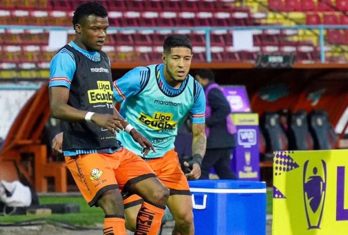 Libertad derrotó al Manta y se metió en la pelea por el título