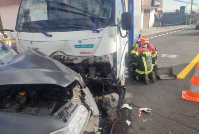 Tres adultos y dos menores resultaron heridos en un accidente de tr&aacute;nsito en Amagua&ntilde;a