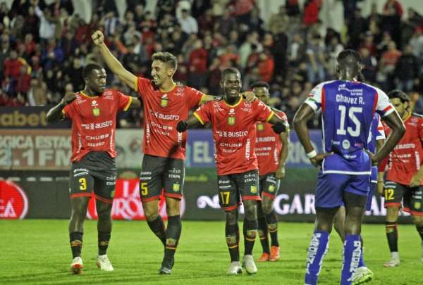 Deportivo Cuenca gole&oacute; sin problemas al Imbabura en el estadio Alejandro Serrano Aguilar.