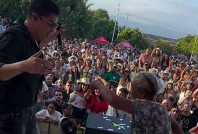 Una abuelita apareci&oacute; ocho meses despu&eacute;s en el lugar menos esperado: un concierto.