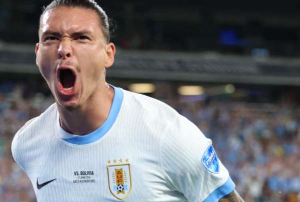Darwin N&uacute;&ntilde;ez celebra el segundo gol uruguayo, en el partido disputado en Nueva Jersey.