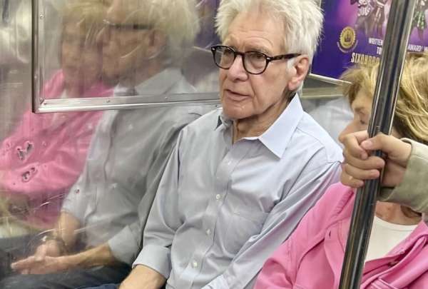 De Hollywood al metro en Nueya York: Harrison Ford sorprende a sus fans
