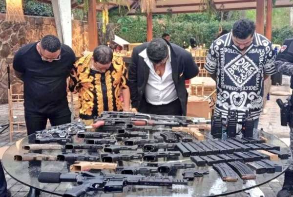 La Polic&iacute;a Nacional decomis&oacute; 40 armas de fuego en la 'narcofiesta' realizada en la V&iacute;a a la Costa. 