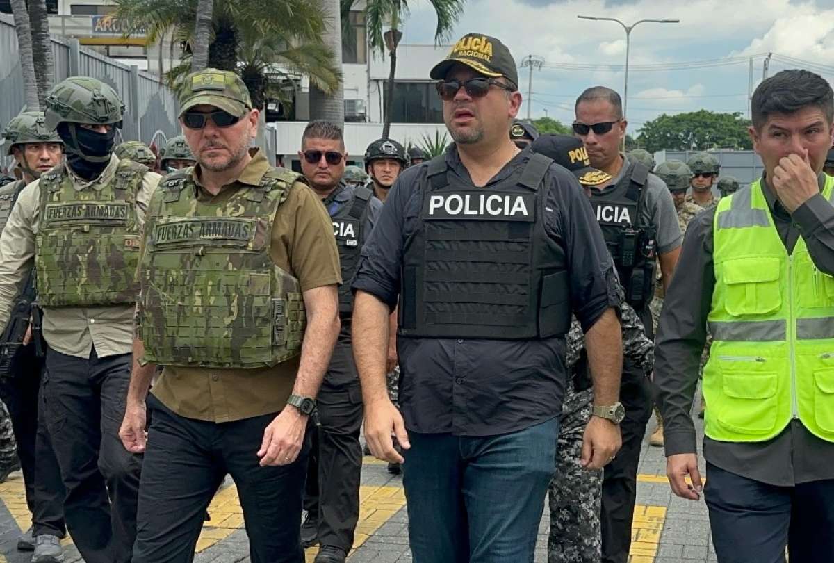 Ministros del Interior y Defensa supervisaron operativos en el Puerto de Guayaquil. 
