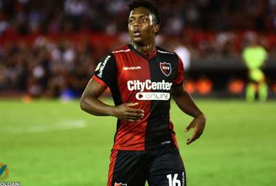 Djorkaeff Reasco lleva dos tantos anotados con Newell&acute;s en Argentina. 