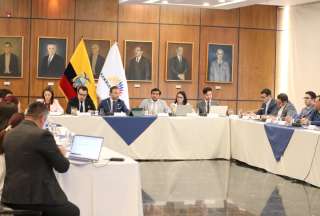 Ministro de Salud aclara cifras y confirma control de brote bacteriol&oacute;gico en el Hospital Universitario de Guayaquil