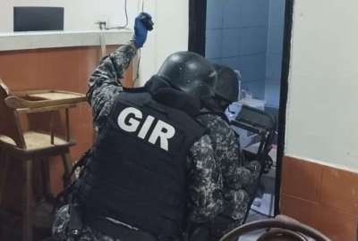 Dos polic&iacute;as resultaron heridos a causa de un artefacto explosivo.