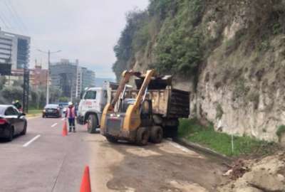 Conduce con precauci&oacute;n a la altura del t&uacute;nel Guayasam&iacute;n, donde se hacen trabajos. 