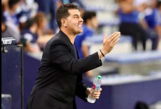 Emelec confirm&oacute; la salida del DT Ismael Rescalvo
