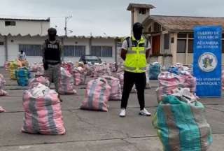 Autoridades aduaneras decomisaron 3.500 pares de zapatos de contrabando