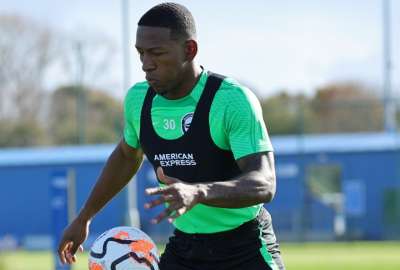 Pervis Estupi&ntilde;&aacute;n volvi&oacute; a los entrenamientos con el Brighton