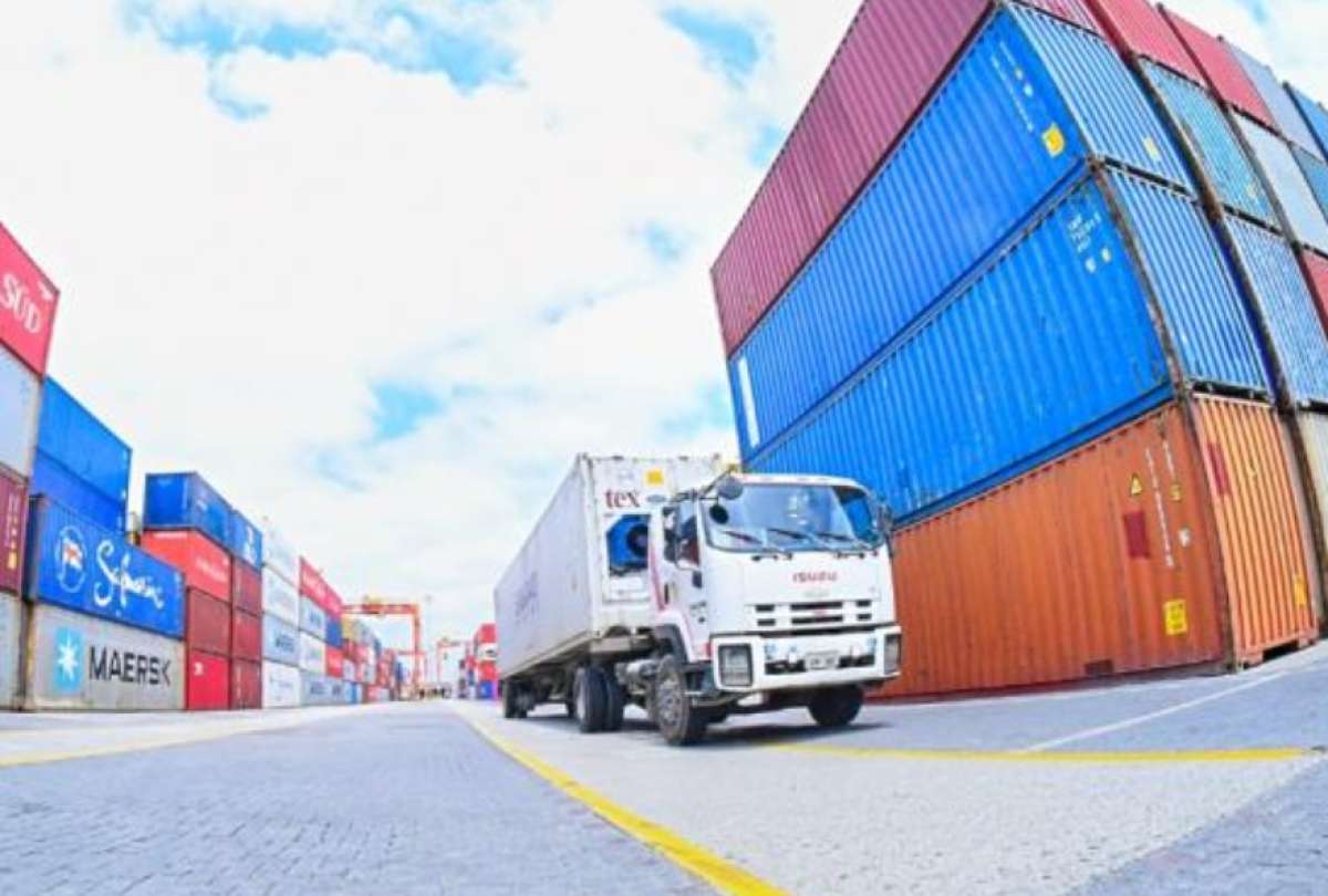 Más información sobre denuncias ingrese a www.sri.gob.ec o comuníquese al 1700 SRI SRI (1700 774 774).