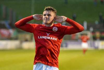 Ronan Hale marc&oacute; un golazo a los 9 segundos de juego.