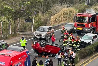 Cuatro personas resultaron heridas tras el accidente ocurrido en el centro de Quito.