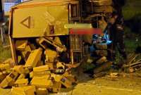 Un lamentable accidente en la vía a El Cajas, Cuenca provocó la muerte del conductor de un camión.