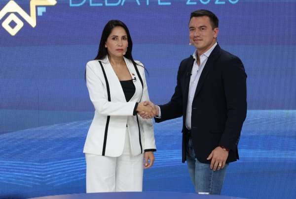 Luisa Gonz&aacute;lez (izq.) y Daniel Noboa (der.) en el Debate Electoral realizado en Ecuador TV. 