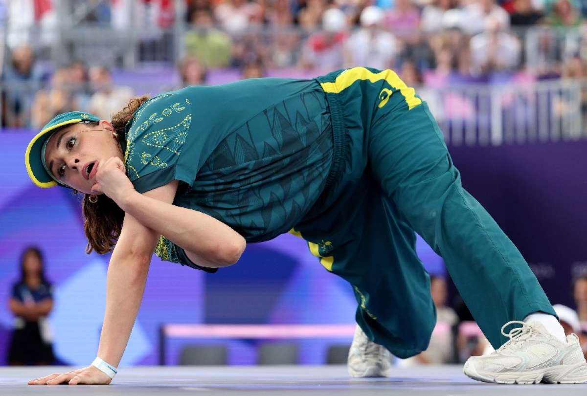 Raygun se retira de la competencia tras críticas en París.