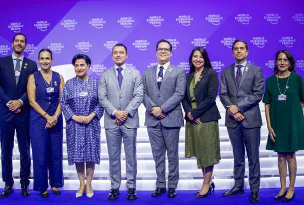 El presidente Daniel Noboa y su Gabinete participaron en el Foro Protegiendo los Motores del Crecimiento en China. 