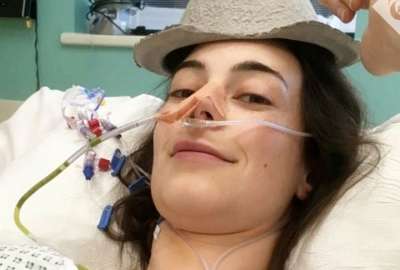 Lo que comenz&oacute; como una simple intoxicaci&oacute;n alimentaria tras una cena laboral, termin&oacute; revelando un raro y agresivo c&aacute;ncer abdominal. A Rebecca Hind le extirparon 13 &oacute;rganos.