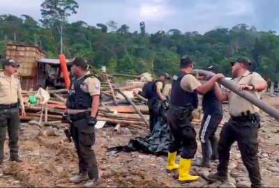 Polic&iacute;as y militares ejecutan operativos contra la miner&iacute;a ilegal en diferentes provincias.  