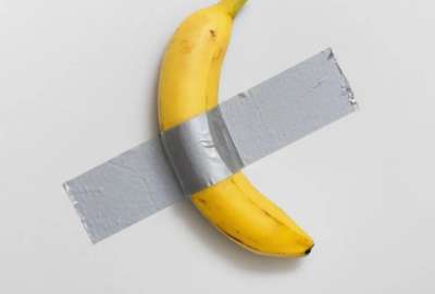 El popular pl&aacute;tano pegado con cinta adhesiva se subast&oacute; en Sotheby&acute;s