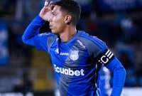 Al cuadro azul le restaron tres puntos por no pagar a tiempo deudas pendientes.