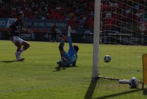 Medina anot&oacute; el primer gol para Independiente del Valle
