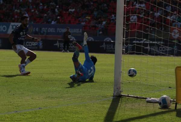 Medina anot&oacute; el primer gol para Independiente del Valle