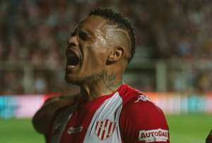 Jonatan &Aacute;lvez anot&oacute; su primer gol con Uni&oacute;n de Santa fe