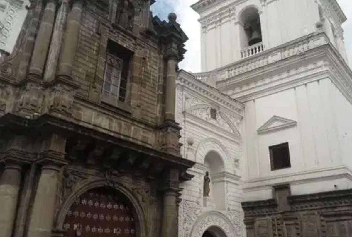 La iglesia de San Agustín del Centro Histórico de Quito fue víctima del hampa. 
