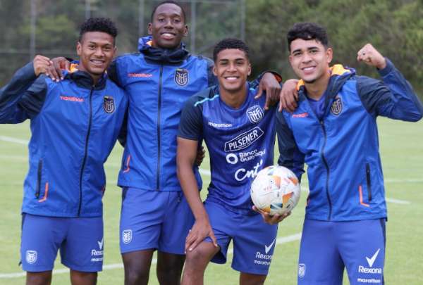 Kendry P&aacute;ez (derecha) es la principal figura de Ecuador