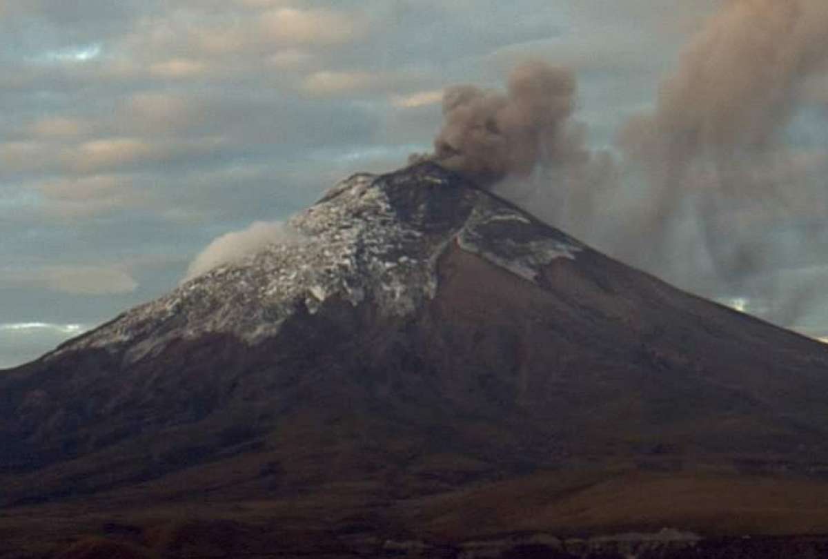 Alertan posible caída de ceniza en Pichincha y Cotopaxi
