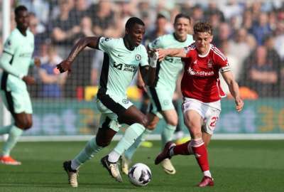 Mois&eacute;s Caicedo (izq.) disput&oacute; uno de sus partidos m&aacute;s destacados con el Chelsea, en lo que va de la temporada. 