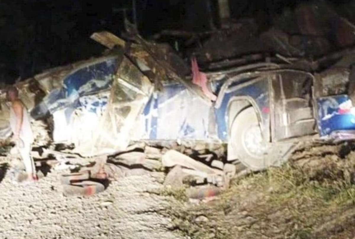 En el automotor que cayó por un barranco viajaban 66 migrantes en tránsito que estaban en albergues de la provincia de Darién, frontera con Colombia.