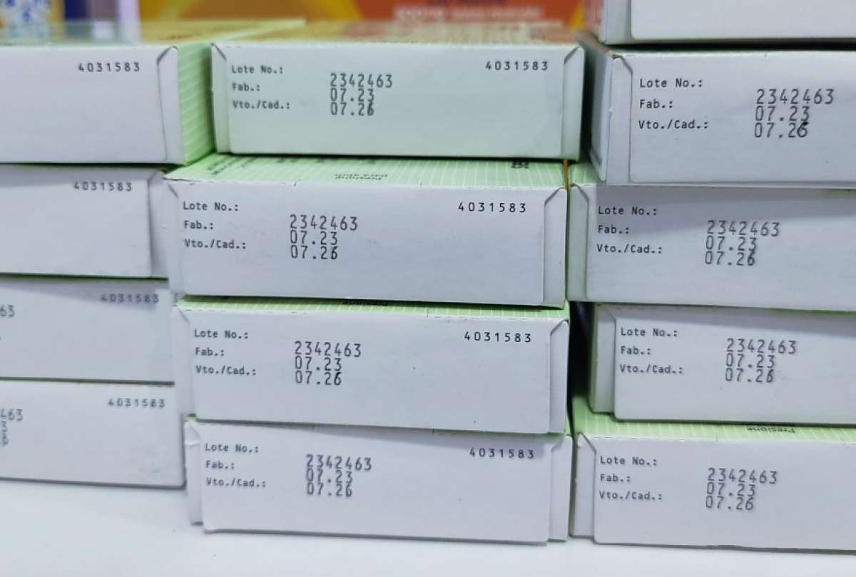 Una farmacia ubicada al sur de Quito fue clausurada tras detectar la venta de medicamentos caducados. 