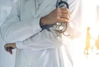 Ecuador implementar&aacute; residencias m&eacute;dicas pagadas con beneficios para posgradistas