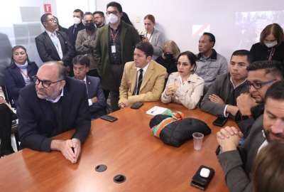 Francisco Jim&eacute;nez (centro), ministro de Gobierno, durante su presencia en la Asamblea Nacional
