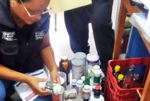 Entre los 2.500 productos se encontraron pastillas, suplementos alimenticios y l&iacute;quidos que supuestamente ayudaban a bajar de peso y a &ldquo;curar&rdquo; enfermedades de forma &ldquo;natural&rdquo;. El local fue clausurado en Machala. 