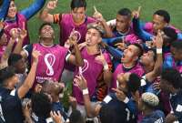 Los jugadores de Ecuador festejan el gol de Énner Valencia contra Países Bajos.